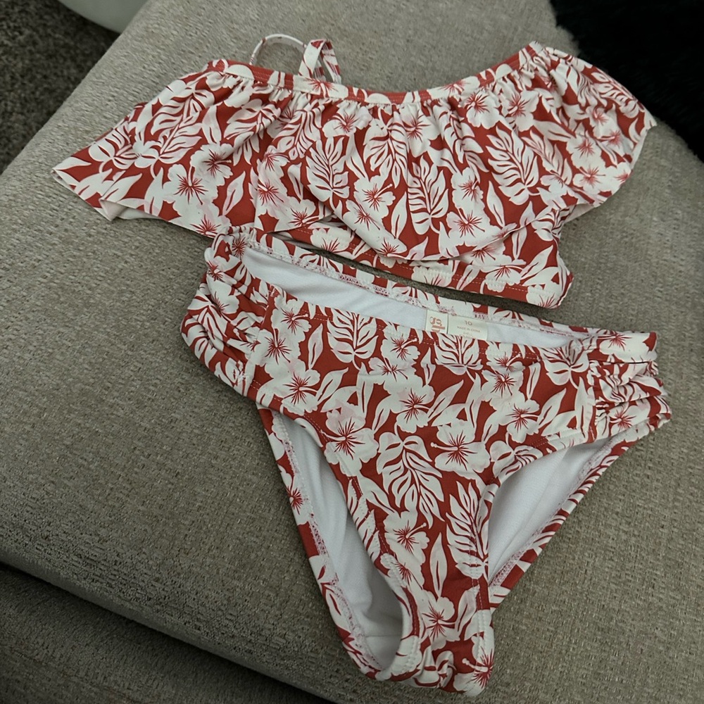 GB Girls size 10 2 piece bathing suit only wore a few times.. ruffled top